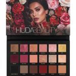 Professional 2 Pcs blunder puff and 18 color eyeshadow palette Combo.