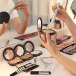 Silicone Lip Brush with Cover Lipstick Makeup Brushes Women (Pack of 1)Black.