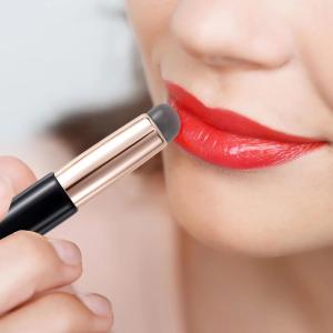 Lipstick Brush Silicone Lip Brush with Cover Lipstick 1 Pcs