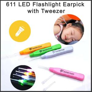 Ear Cleaning Tool Q-tip with Flashlight and Three Accessories ( Pack of 1)
