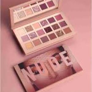 18 Color Makeup Palette Highlighters Eye Make Up Palate(Pack of 1).