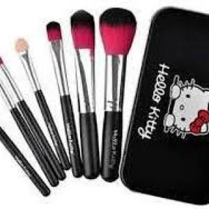 Professional 7 Piece Makeup Brush (Black) Pack of 1.