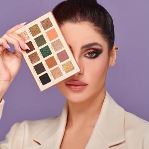 15 Color Fantasy Eyeshadow Palette(Pack of 1).